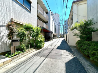 【前面道路含む現地写真】 | 周辺環境良好な閑静な邸宅街に所在
2025年7月26日撮影