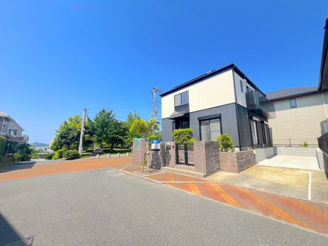 南風台１丁目戸建の前面道路含む現地写真