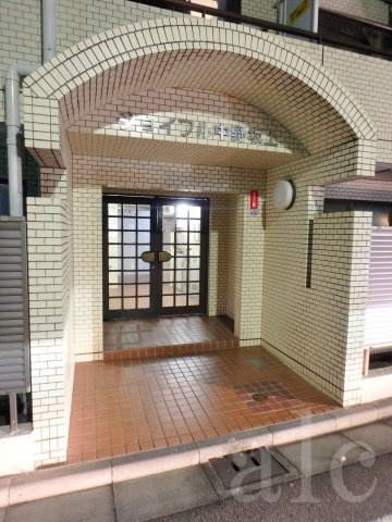 ジョイフル中野坂上のエントランス|エントランス部　夜間撮影
