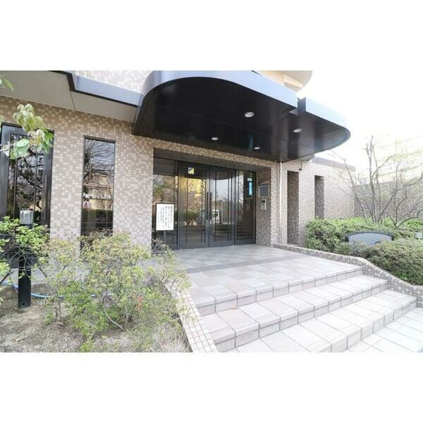 ローレルフラッツのエントランス