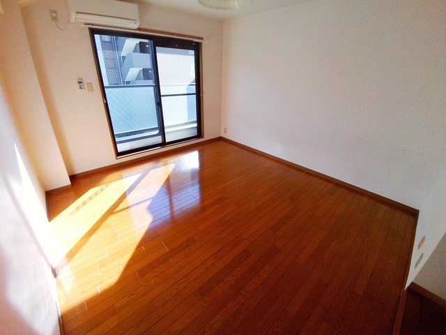 リーベン美幸の洋室