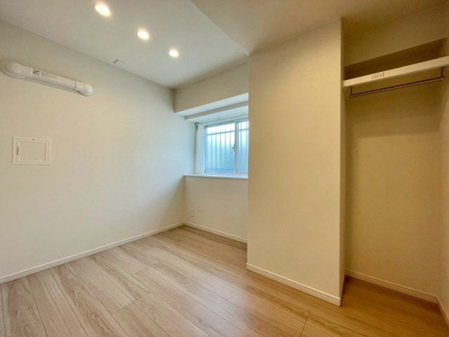 ライオンズマンション井荻第2の洋室|全居室収納あり。

ご内見希望・資料請求などお気軽にお問い合わせ下さい！
03-5990-5201