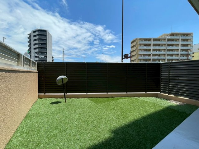 ライオンズマンション井荻第2の庭|お子様と公園に行けない日も、のびのびとお庭で遊べるのが嬉しいですね！

ご内見希望・資料請求などお気軽にお問い合わせ下さい！
03-5990-5201