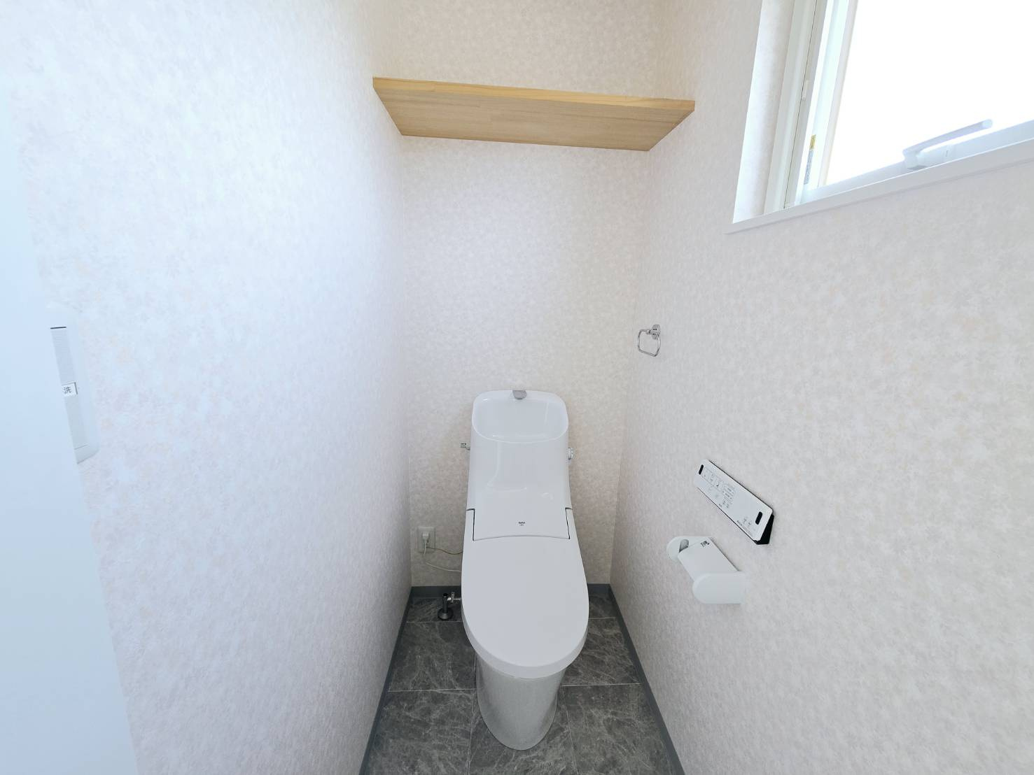 八戸市大字白銀町字白浜道　令和4年築未入居物件のトイレ