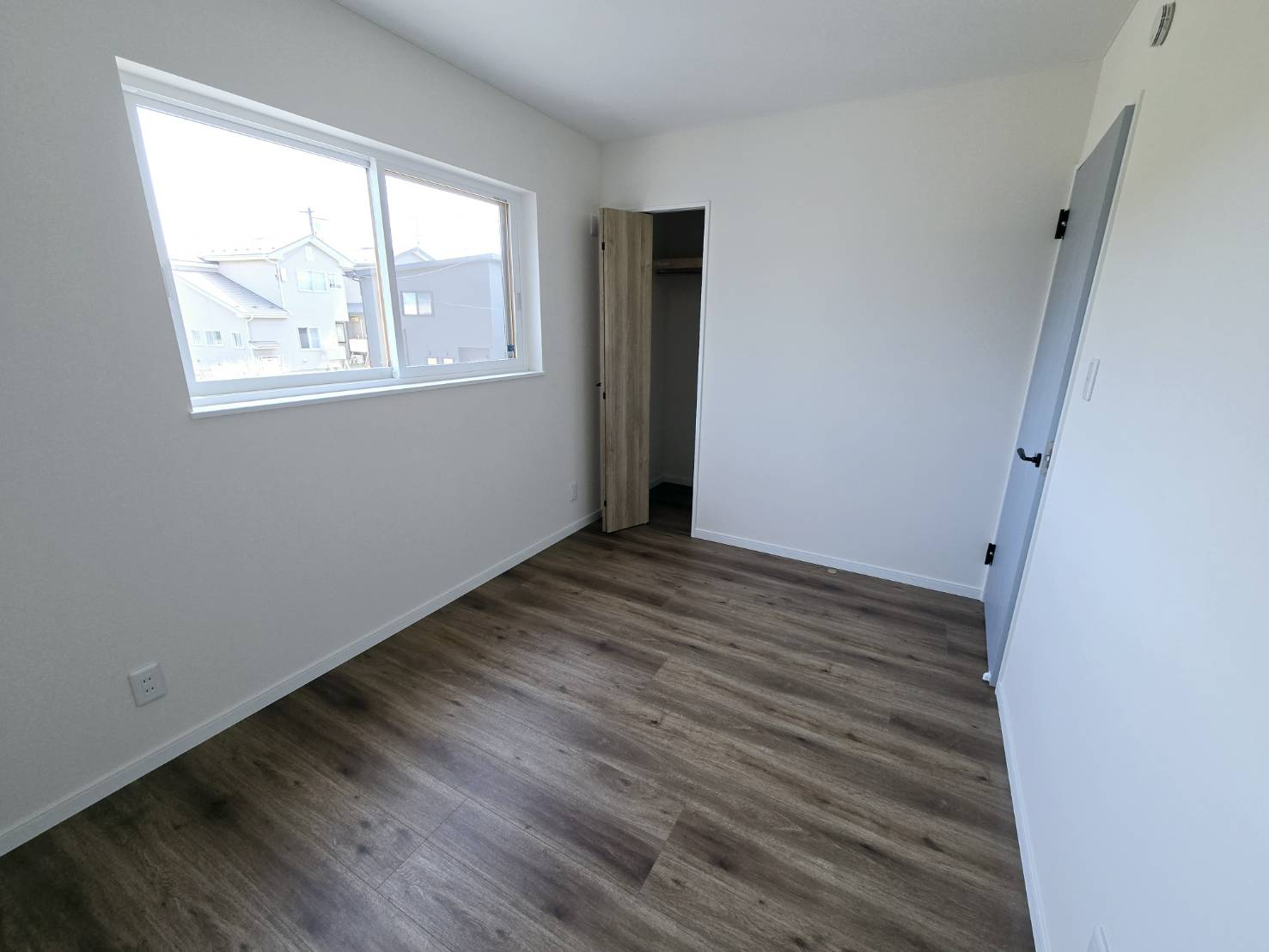 八戸市大字白銀町字白浜道　令和4年築未入居物件の洋室