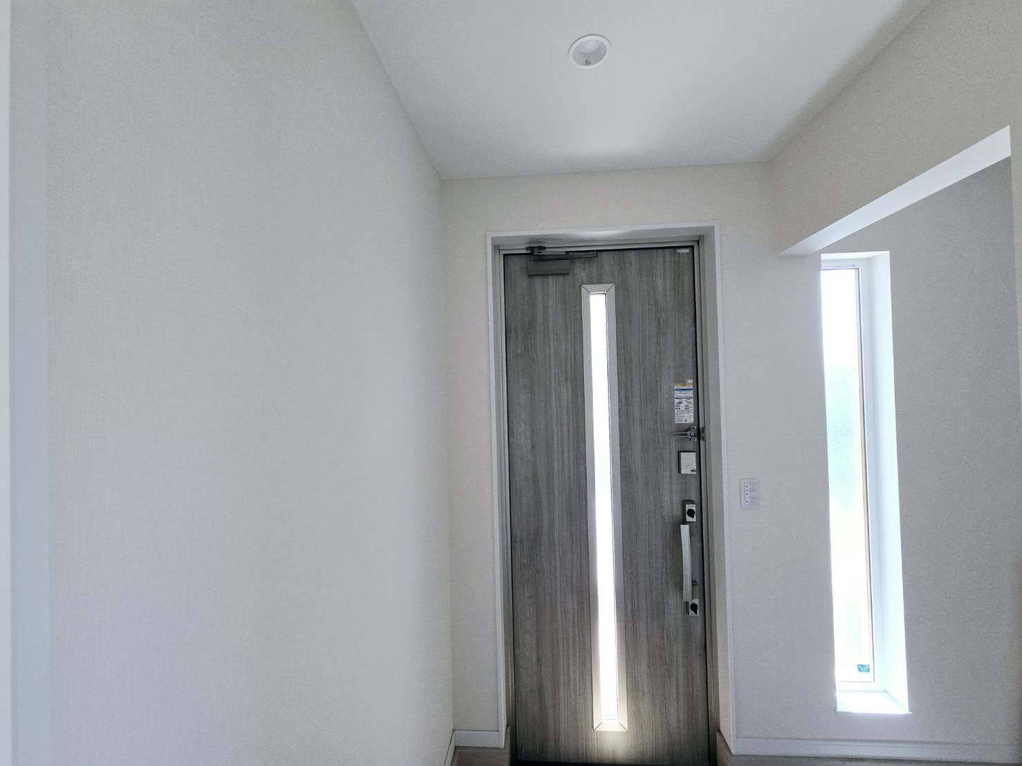 八戸市大字白銀町字白浜道　令和4年築未入居物件の玄関