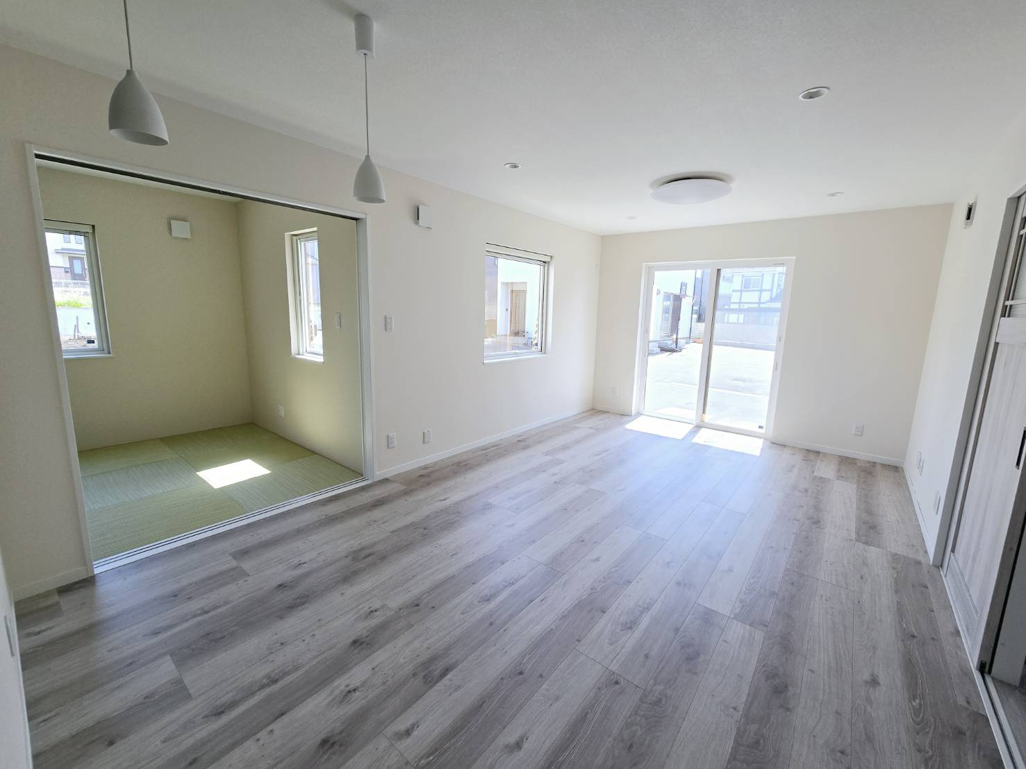 八戸市大字白銀町字白浜道　令和4年築未入居物件の居間・リビング