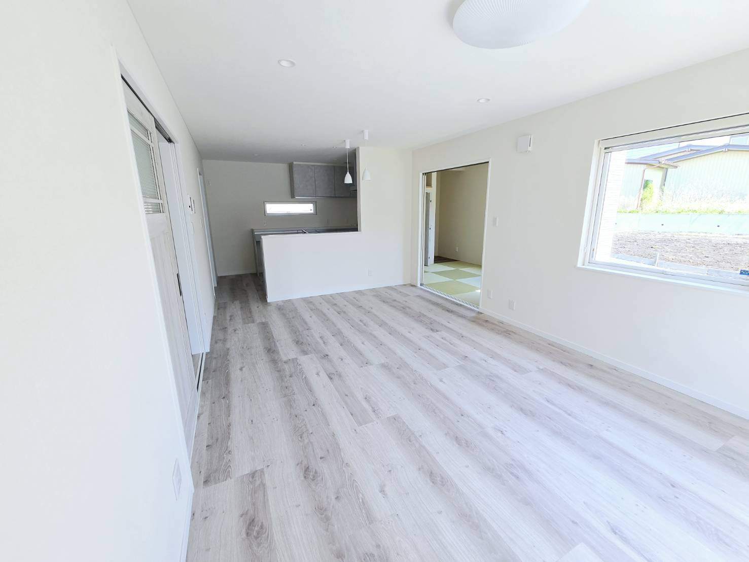 八戸市大字白銀町字白浜道　令和4年築未入居物件の居間・リビング