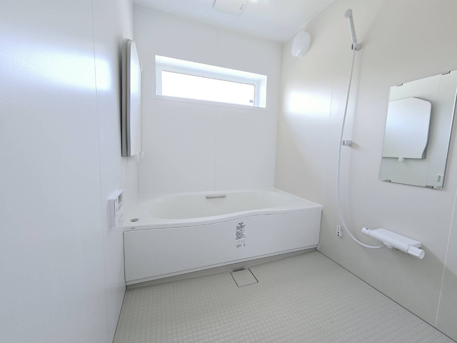 八戸市大字白銀町字白浜道　令和4年築未入居物件の浴室