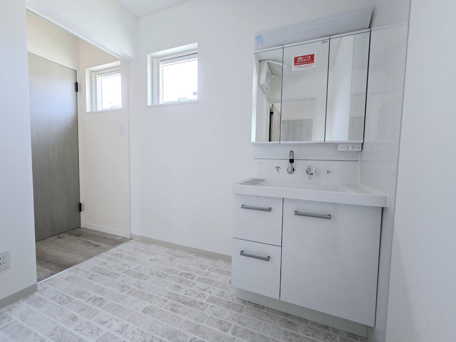 八戸市大字白銀町字白浜道　令和4年築未入居物件の独立洗面台