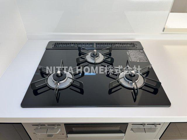 ハーモニー福知山　Ｃ棟のキッチン|３口コンロがついています◇