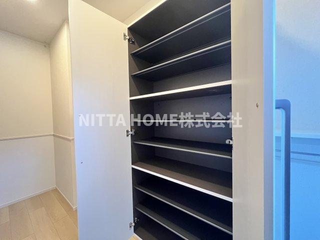 ハーモニー福知山　Ｃ棟の収納|シューズボックス付きの玄関◇