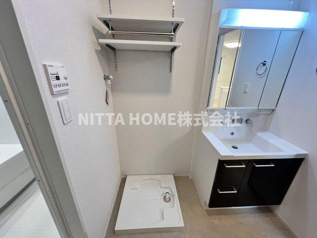 ハーモニー福知山　Ｃ棟の独立洗面台|独立洗髪洗面台や室内洗濯機置き場も設置◇