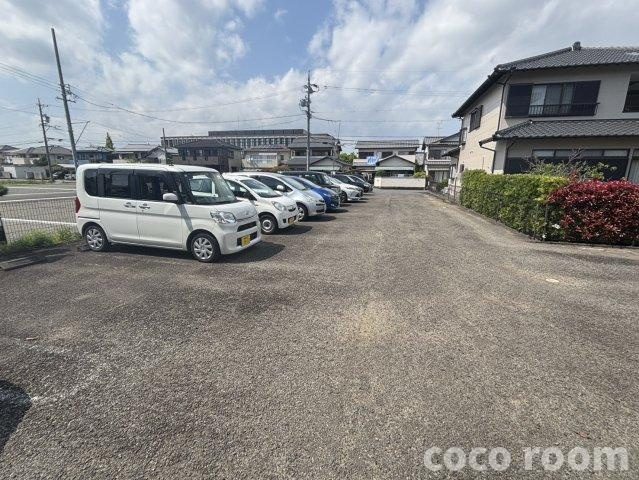 ビバーチェ　Iの駐車場