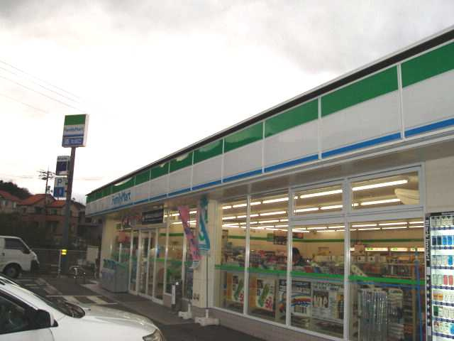 クレストールの周辺|ファミリーマート戸坂店（コンビ二）まで500ｍ