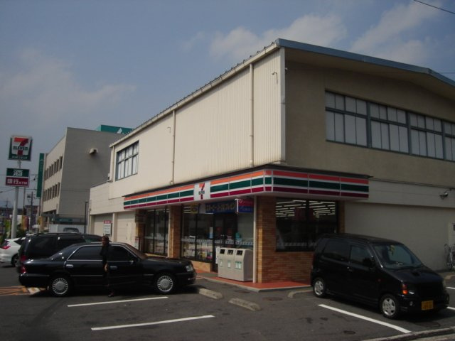 クレストールの周辺|セブンイレブン戸坂店（コンビ二）まで1,070ｍ