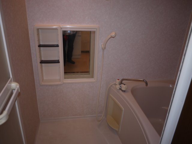 谷本ビルの浴室|コンパクトで使いやすいお風呂です
