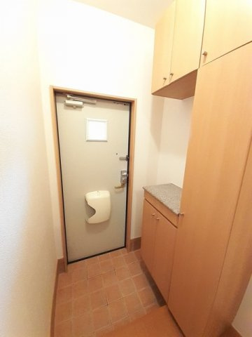 フィオーレＡの玄関|収納もある玄関です