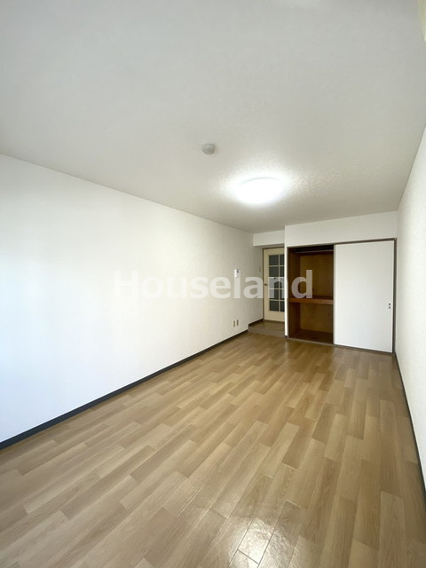 スカイハイツ三木町の洋室