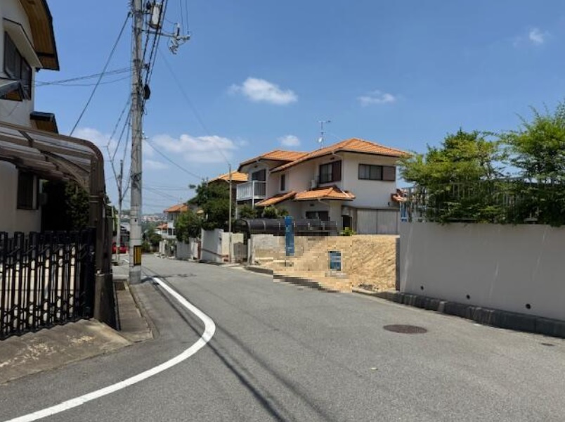 塩屋北町４丁目　土地の前面道路含む現地写真