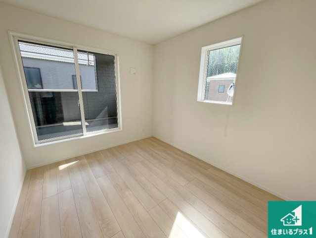 枚方市長尾家具町　第11期　新築一戸建ての洋室|シンプルな洋室は、自分好みのインテリアが楽しめます♪ご家族とインテリアや家具を選びに行くのは新築購入時の醍醐味の一つです。ぜひお楽しみください♪