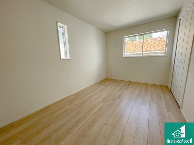 枚方市長尾家具町　第11期　新築一戸建ての洋室|シンプルな洋室は、自分好みのインテリアが楽しめます♪ご家族とインテリアや家具を選びに行くのは新築購入時の醍醐味の一つです。ぜひお楽しみください♪