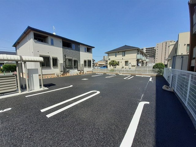 ハーヴェストヒルＤの駐車場|車をお持ちの方に嬉しい駐車場付きの物件です