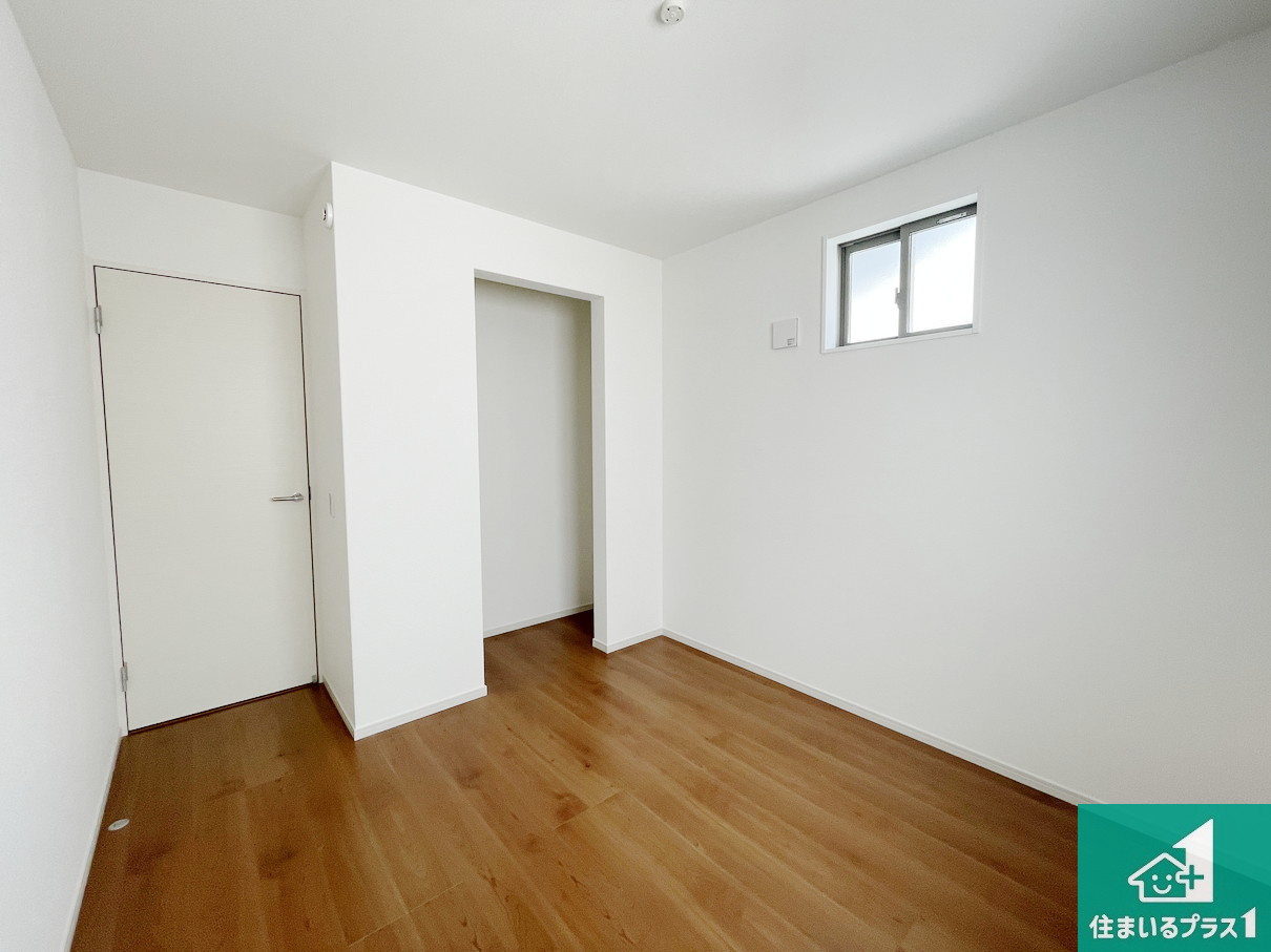 京都市伏見区日野西大道町　第2期　新築一戸建ての洋室|収納スペースが充実しているので子供の成長に合わせてたくさん収納ができます！家族構成に合わせた様々な活用ができる収納！