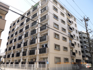 【外観】 | 都営三田線「西台」駅に建つ、投資用としてもおススメの物件です。