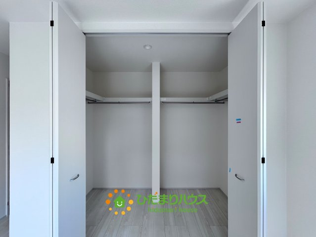蓮田市椿山第7　新築一戸建て　リーブルガーデンの収納|嵩張るアウターも季節外れのお洋服も…ハンガーラック付きなので楽々収納できます♪