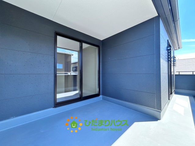 蓮田市椿山第7　新築一戸建て　リーブルガーデンのバルコニー|インナーバルコニーで、少しの雨ならお洗濯物も濡れずに取り込めます♪