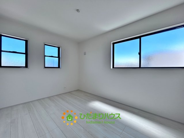 蓮田市椿山第7　新築一戸建て　リーブルガーデンの子供部屋|窓が多く日当たりも良いのでお子様のお部屋に適しています♪