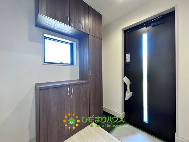 蓮田市椿山第7　新築一戸建て　リーブルガーデンの玄関|シューズボックス付きのご物件です♪