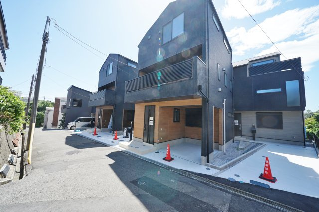【横浜市保土ケ谷区常盤台63-28全4棟新築戸建て】★仲介手数料無料★（常盤台小学校・保土ケ谷中学校）の前面道路含む現地写真