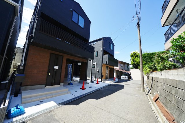 【横浜市保土ケ谷区常盤台63-28全4棟新築戸建て】★仲介手数料無料★（常盤台小学校・保土ケ谷中学校）の前面道路含む現地写真