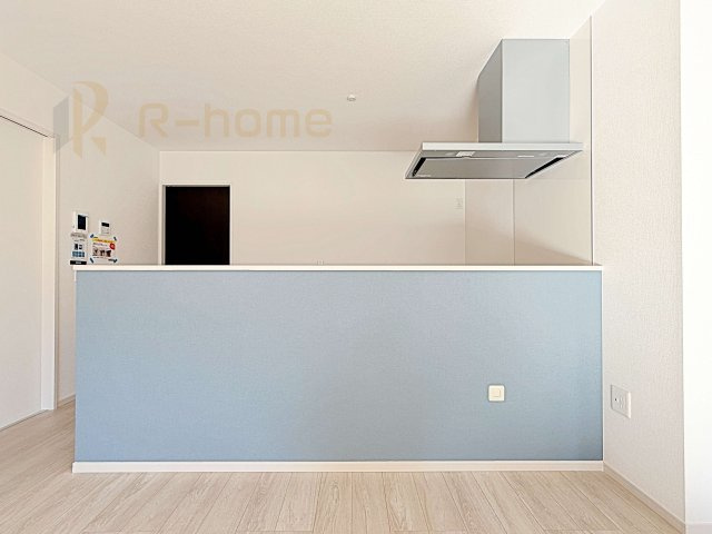 常総市豊岡町3期　新築戸建て　1号棟のキッチン|会話も楽しめる対面式キッチン！コンロ前も壁がない嬉しい仕様♪