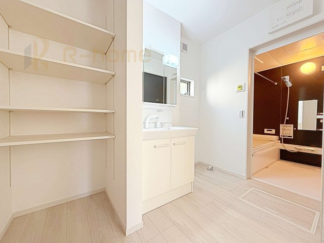 常総市豊岡町3期　新築戸建て　1号棟の収納|人気のウォークインクローゼット！アウター類はもちろん、季節ものや寝具も収納できます！