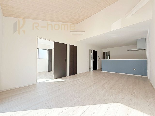常総市豊岡町3期　新築戸建て　1号棟の居間・リビング|広々としたLDK♪充分な広さがあり、ご家族でインテリアのレイアウトを考えるのも楽しみですね！