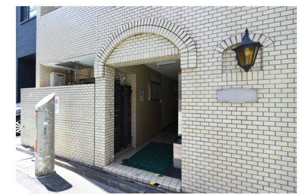 渋谷区笹塚３丁目の賃貸マンションのエントランス