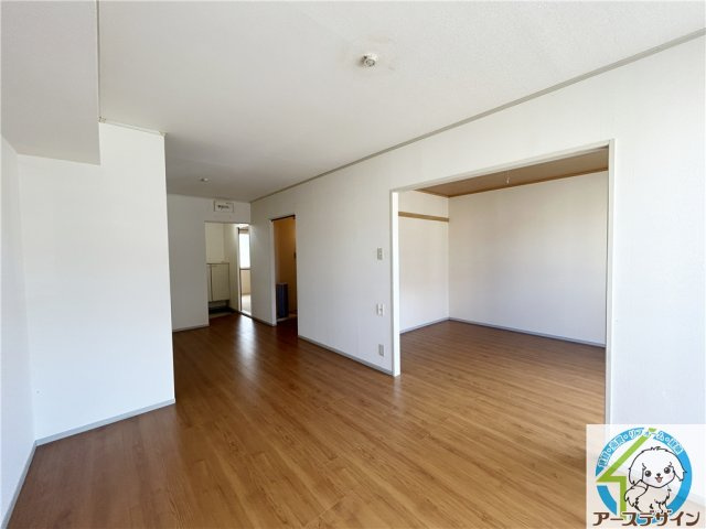 ヴィラ新宅の居間・リビング