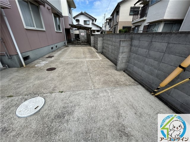 ヴィラ新宅の駐車場