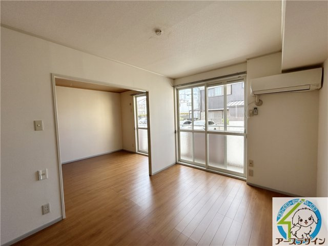 ヴィラ新宅の居間・リビング