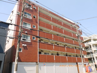 【外観】 | モダンでスタイリッシュな印象を与えるブラウンを基調とした外観。