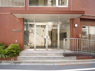 【エントランス】 | タイル調のエントランス内となります。