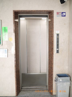 【その他共用部分】 | 勿論エレベーターが備え付けられています。