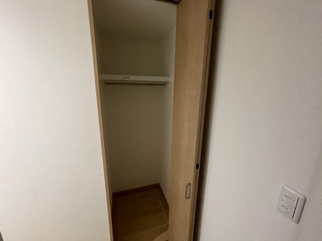 星田2丁目　中古一戸建ての収納|廊下収納
■物件内覧・資金計画相談・住宅ローン相談、リフォーム相談、お問合せ受付中■
※当日・翌日のご内覧、ご相談はお電話でのお問合せがスムーズです！