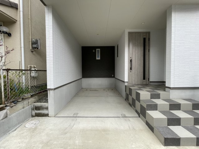 星田2丁目　中古一戸建ての駐車場|1台駐車可能
■物件内覧・資金計画相談・住宅ローン相談、リフォーム相談、お問合せ受付中■
※当日・翌日のご内覧、ご相談はお電話でのお問合せがスムーズです！