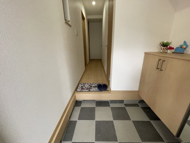 星田2丁目　中古一戸建ての内装|玄関内部
■物件内覧・資金計画相談・住宅ローン相談、リフォーム相談、お問合せ受付中■
※当日・翌日のご内覧、ご相談はお電話でのお問合せがスムーズです！