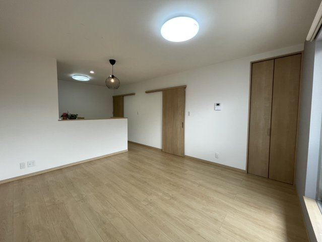 星田2丁目　中古一戸建ての居間・リビング|LDK14.0帖
■物件内覧・資金計画相談・住宅ローン相談、リフォーム相談、お問合せ受付中■
※当日・翌日のご内覧、ご相談はお電話でのお問合せがスムーズです！