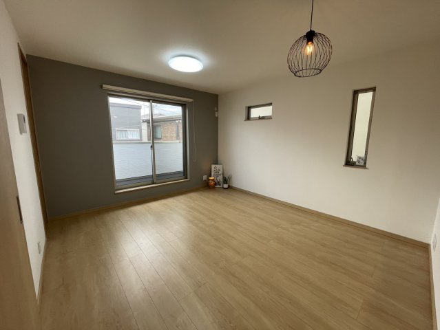 星田2丁目　中古一戸建ての居間・リビング|LDK14.0帖
■物件内覧・資金計画相談・住宅ローン相談、リフォーム相談、お問合せ受付中■
※当日・翌日のご内覧、ご相談はお電話でのお問合せがスムーズです！